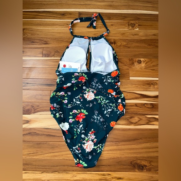 Cupshe one piece swimsuit, size medium - Picture 2 of 2
